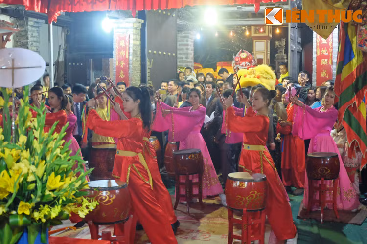 Các hoạt động văn hóa, văn nghệ đặc sắc diễn ra song song với lễ rước ông Lợn ở làng La Phù.