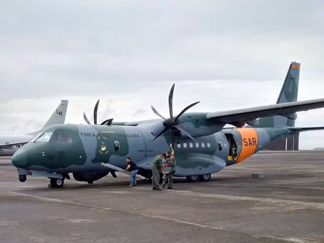 Đáng chú ý, Việt Nam hiện cũng đang dùng máy bay vận tải C-295M – khung gầm cơ sở phát triển phiên bản C-295MPA. Do đó, Việt Nam được coi là một trong những khách hàng tiềm năng lớn của Airbus. Mặc dù vậy, sẽ không dễ dàng gì cho C-295MPA khi mà Việt Nam đã “chấm” máy bay săn ngầm P-3C Orion. Nguồn ảnh: Defence-Studies