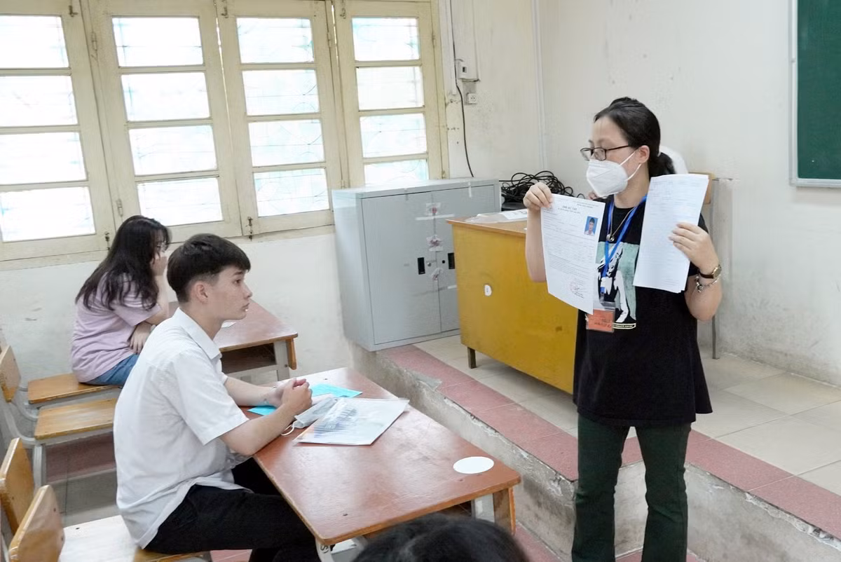 Toàn TP Hà Nội có 191 điểm thi tốt nghiệp THPT. Số phòng thi là 4070. Số phòng thi dự phòng là 362.