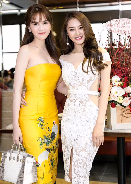 Tuy nhiên, cũng có ý kiến trái chiều về việc Linh Chi bày tỏ tình cảm dành cho đàn chị.