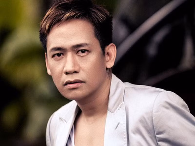 Nam ca sĩ cho rằng một thế lực đang cố tình cắt xén câu nói của anh trên mạng xã hội nhằm lèo lái dư luận.