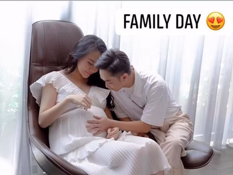 Trong những tháng cuối thai kỳ, Đàm Thu Trang mới công khai thông tin bầu bí. Ngoài ra, đến nay, cô vẫn giữ kín hình ảnh con gái.