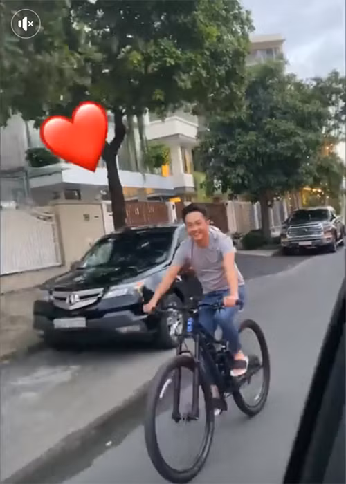 Gần đây, Cường Đô La thông báo anh quyết định dừng lại hành trình siêu xe sau hơn 10 năm gắn bó. Nhiều người cho rằng anh dừng chơi siêu xe để dành nhiều thời gian chăm sóc con gái.