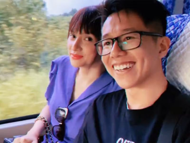 Sau Hương Giang, Matt Liu cũng chia sẻ câu "Hi em" trên trang cá nhân.