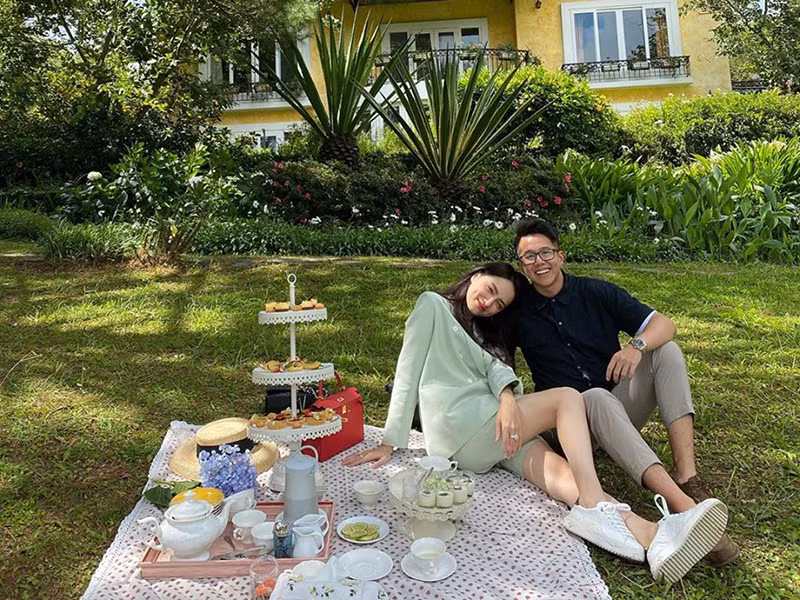 Cặp đôi còn dành cho nhau những lời có cánh.