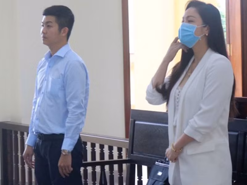 Nhật Kim Anh tranh quyền nuôi con: Sao Việt vỡ mộng khi ly hôn Nhat Kim Anh tranh quyen nuoi con: Sao Viet vo mong khi ly hon