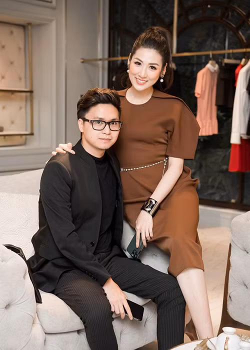 Ông xã của Tú Anh không hoạt động trong showbiz. Có lẽ vì vậy, anh không muốn lộ diện quá nhiều.