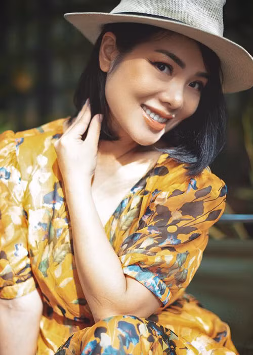 Bạch Dương đến nay vẫn có cuộc sống bình yên và hạnh phúc bên chồng con. Ở tuổi 45, BTV nổi tiếng một thời của VTV được khen nhan sắc trẻ trung, mặn mà.