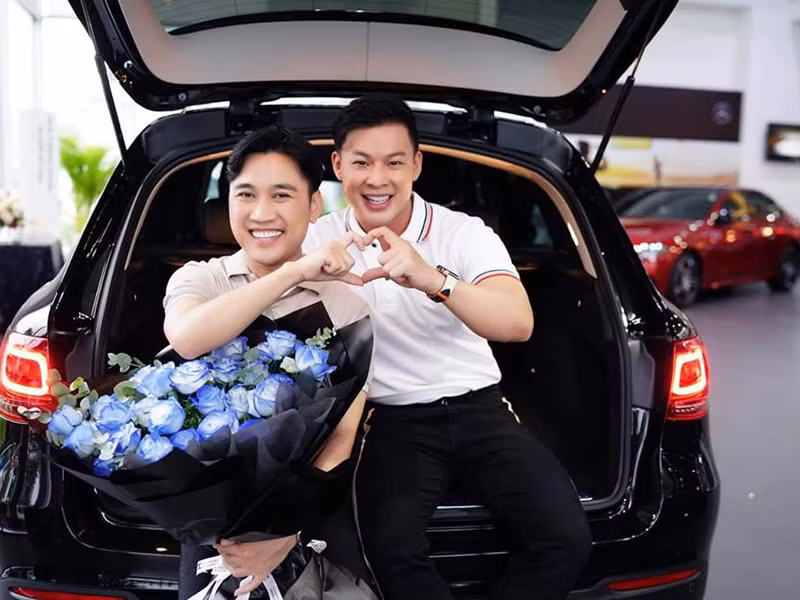 Tuy nhiên, trước nhân cột mốc 10 năm bên nhau, Mai Thanh Tú quyết định có một món quà đặc biệt dành cho Don Nguyễn.