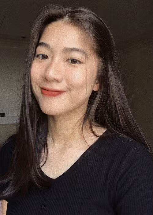 Vì ảnh hưởng của COVID-19, Hà Thi về Việt Nam và theo học online.