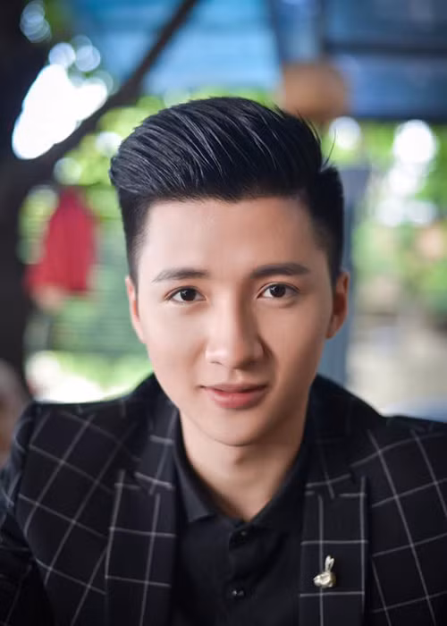 Không chỉ sự nghiệp diễn xuất mà công việc đạo diễn, MC của Trọng Hưng cũng khá mờ nhạt. Ảnh: Saostar