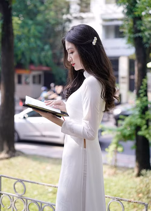 Trên trang cá nhân, Anh Thư đăng tải nhiều hình ảnh xinh đẹp của bản thân.
