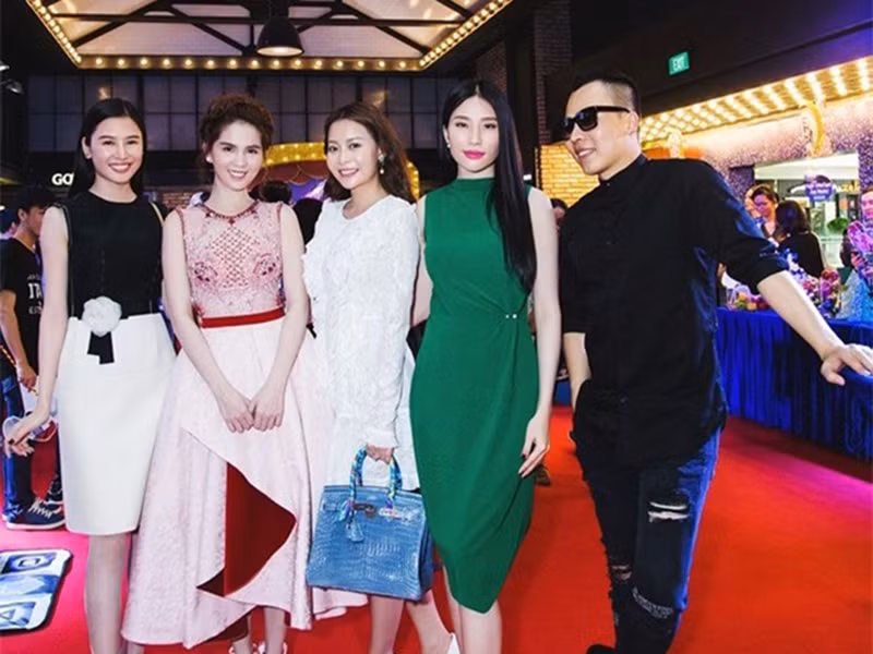 "Cuộc sống, tư cách và lòng tự trọng của em ấy bây giờ đâu còn ai tin nữa nên nếu vớt vát được thứ gì của người khác em ấy sẵn sàng lấy bằng mọi cách", Khắc Tiệp chia sẻ. Ảnh: Zing