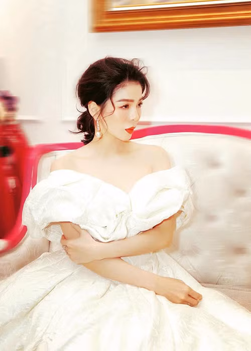 Lệ Quyên lâu nay có đam mê chơi nhẫn kim cương và đồng hồ bạc tỷ.