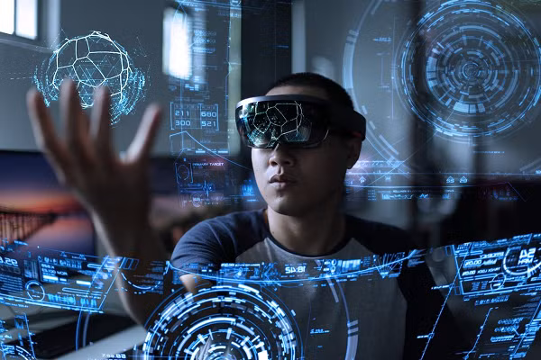 Năm 2022 cũng được dự đoán là cơ hội phát triển mới cho thực tế ảo (VR) khi Facebook kính VR làm thiết bị trọng tâm khi giới thiệu vũ trụ ảo (metaverse).