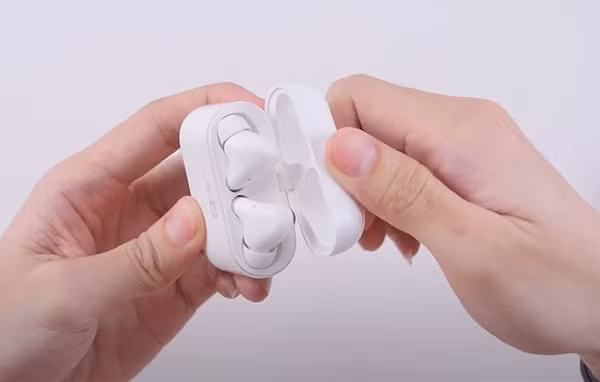 CEO Bkav cho biết đây cũng là lí do công ty dừng hợp tác với các reviewer kể từ năm nay. Ngoài ra, ông cũng khẳng định cũng không cần phải trả tiền cho các reviewer này do các sản phẩm của hãng có lượng theo dõi lớn, gấp vài lần các sản phẩm đến từ hãng khác.