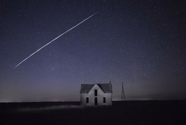Vào giữa tháng 11, SpaceX đã phóng 53 vệ tinh Starlink và 48 vệ tinh vào ngày 2 tháng 12. Một website được thành lập để theo dõi khả năng mà chúng ta có thể nhìn thấy vệ tinh Starlink và Asheville ở mức cao hơn bình thường trong khoảng thời gian này, nhất là vào thời điểm vừa chuyển sang ngày mới.