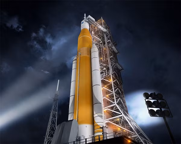 Ngoài ra trong nhiệm vụ Artemis 1, một tàu vũ trụ Orion không bánh lái sẽ di chuyển một quãng đường dài 450.000 km để đến quỹ đạo Mặt trăng, sau đó nhanh chóng quay trở lại Trái đất