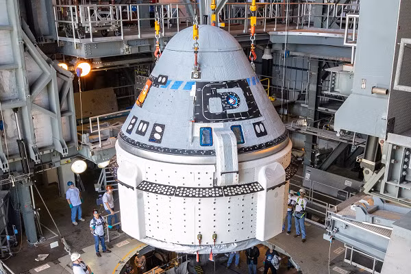 Sau nhiều lần thất bại vào năm 2019 và 2021, Boeing hiện đang tìm cách để phóng Boeing CST-100 Starliner vào tháng 5 năm 2022. Boeing đang phát triển khoang máy bay này như một phần của Chương trình Phi hành đoàn Thương mại của NASA.