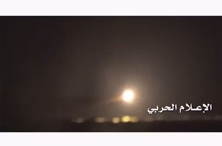 Các nhà quan sát độc lập nhận định, chiếc tàu chiến UAE mà Houthi tuyên bố tiêu diệt là tàu hải vận hai thân HSV-2 do Mỹ sản xuất.