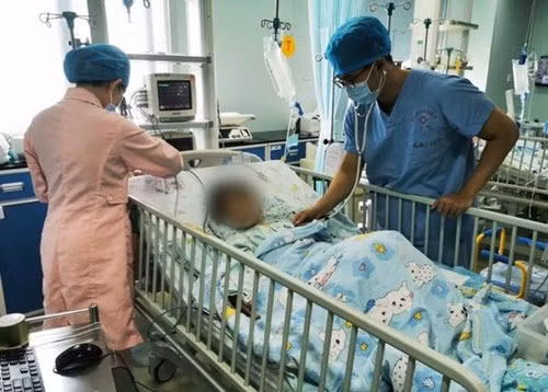Bà nội cho uống nước bí đao dinh dưỡng... cháu suýt "gặp tử thần" Ba noi cho uong nuoc bi dao dinh duong... chau suyt
