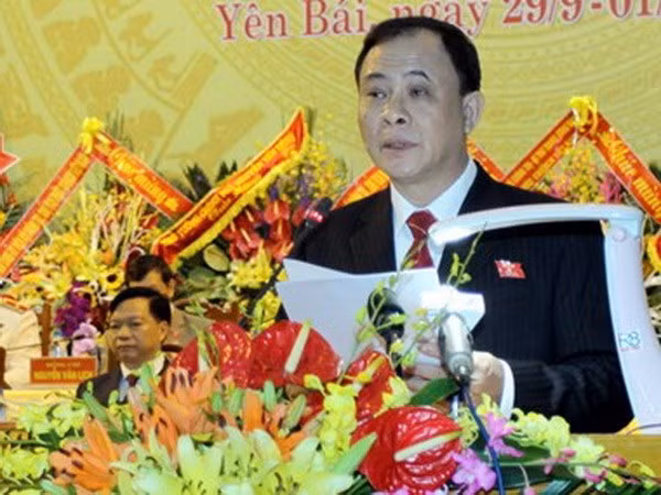 Bi thu Tinh uy va Chu tich HDND Yen Bai bi ban trong thuong