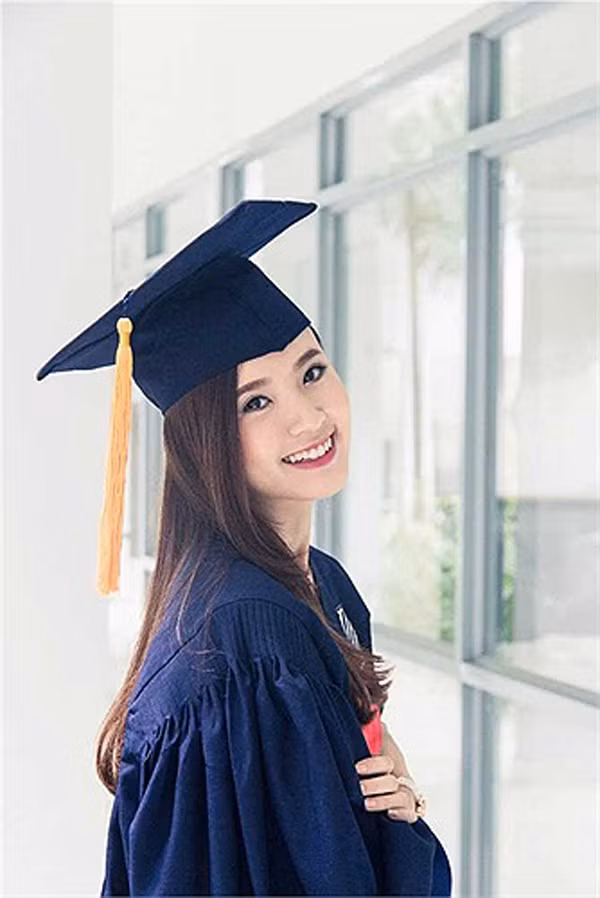 Nhiều nơi khắt khe quy định sinh viên không được phép mặc chúng ở những nơi công cộng như xe buýt, tàu điện ngầm, taxi, siêu thị...
