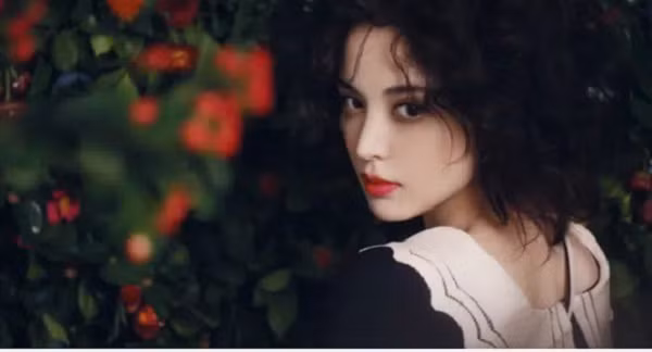 Xu hướng này bắt nguồn từ thời gian sống mỗi người trải qua. Thông thường, đàn ông trung niên đều chứng kiến những xáo trộn trong cuộc sống. Những cô nàng nhí nhảnh chỉ khiến họ cảm thấy rối bời thêm. Ngược lại, phụ nữ trầm ổn giúp họ cảm nhận được sự chu đáo, ấm áp trong lòng.