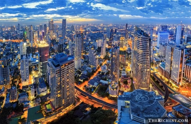 Bangkok, Thái Lan: Từ lâu Thái Lan đã là một điểm đến nổi tiếng cho người trẻ tuổi, với giá cả phải chăng và những bãi biển tuyệt đẹp. Các du khách đến đây thường trẻ trung, sôi nổi và thân thiện, nơi lý tưởng để những chàng trai độc thân tìm được một người hợp với mình. 