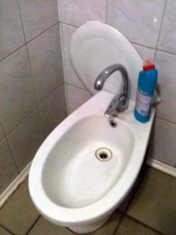 Vòi xả toilet tự chế.