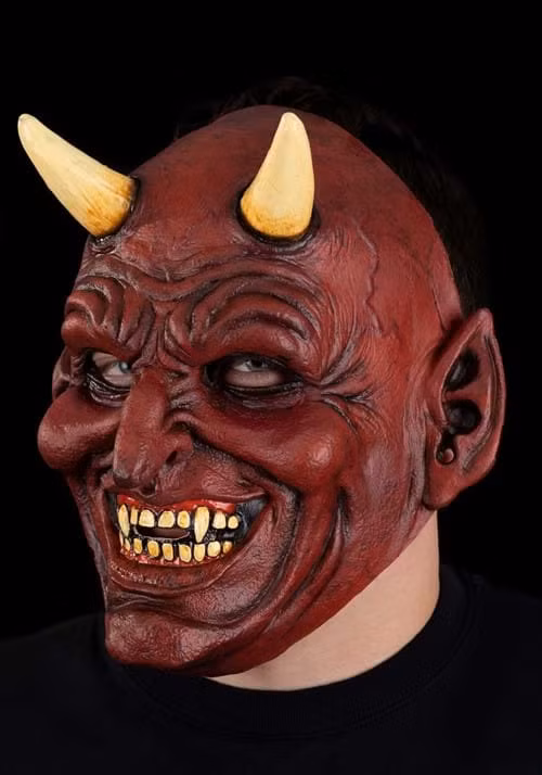 Ngoài ra, quỷ Satan được cho là liên quan đến con số 666. Con số này được xem là biểu tượng của sự cám dỗ, khiến con người lầm đường lạc lối và phạm phải những sai lầm khủng khiếp khó cứu vãn tình thế. Ảnh: halloweencostumes.