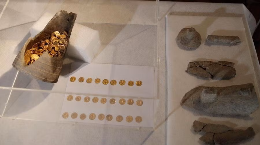 Nhà hát Cressoni đi vào hoạt động từ năm 1870. Sau đó, nơi này trở thành rạp chiếu phim và đóng cửa vào năm 1997. Công trình được lên kế hoạch phá dỡ để nhường chỗ xây dựng một chung cư cao cấp. Ảnh: hurriyetdailynews.