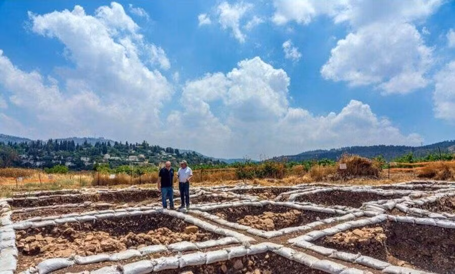 Với niên đại khoảng 9.000 tuổi, khu định cư mới phát hiện được xây dựng khi con người chuyển từ tình trạng di cư liên tục sang các khu định cư để ổn định lâu dài. Ảnh: Yaniv Berman, Israel Antiquities Authority.