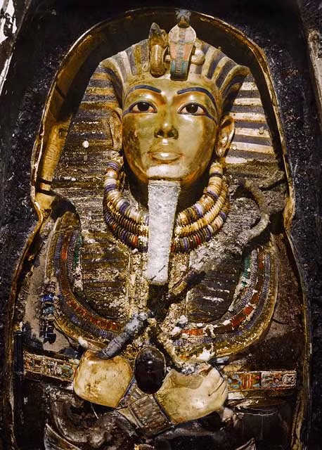 Ngoài ra, chuyên gia Brown lưu ý nước lấy từ sông Nile, được gọi là "mắt thần Horus" và là biểu tượng của sự tái sinh và chiến thắng cái ác, kể cả cái chết. Ảnh: Burton photograph 0010 © Griffith Institute, University of Oxford (colourised by Dynamichrome).