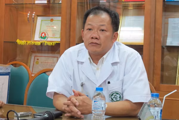 “Đồng nghiệp của tôi ở Bạch Mai chưa một ai lo sợ bị lây nhiễm Covid-19“ “Dong nghiep cua toi o Bach Mai chua mot ai lo so bi lay nhiem Covid-19“