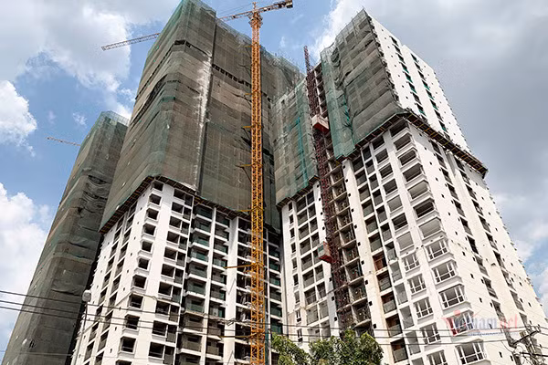 Hoàng Phúc Land xin xây thêm 1 block dự án The Western Capital... dân, khách bức xúc Hoang Phuc Land xin xay them 1 block du an The Western Capital... dan, khach buc xuc