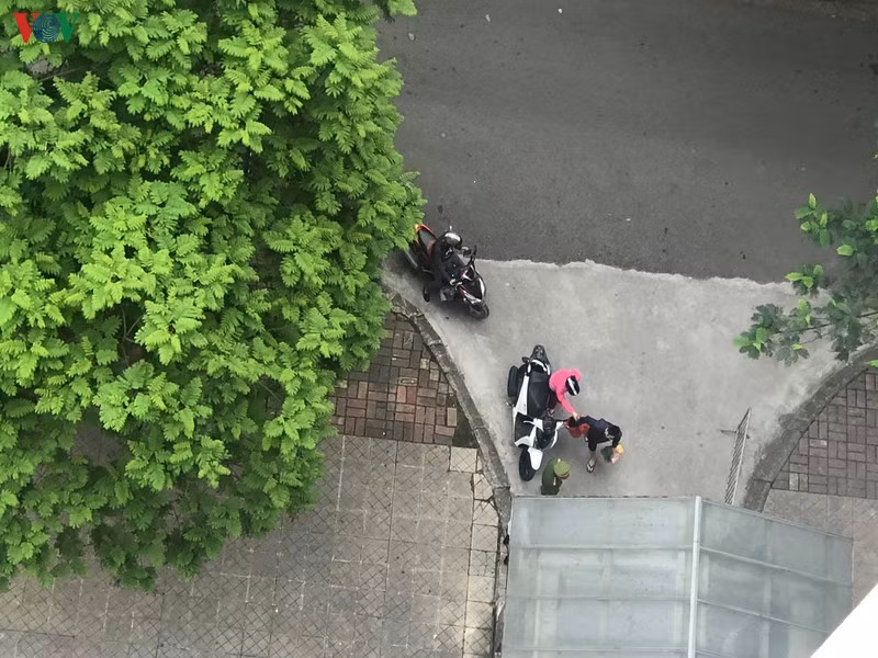 Ha Noi phong toa ca toa nha 34T Hoang DaoThuy vi co 1 nguoi nghi mac Covid-19-Hinh-6