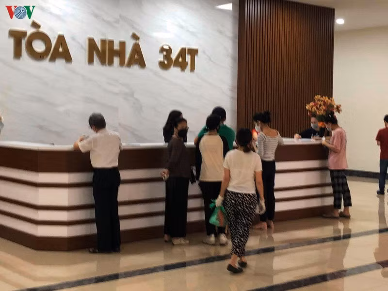 Ha Noi phong toa ca toa nha 34T Hoang DaoThuy vi co 1 nguoi nghi mac Covid-19-Hinh-5