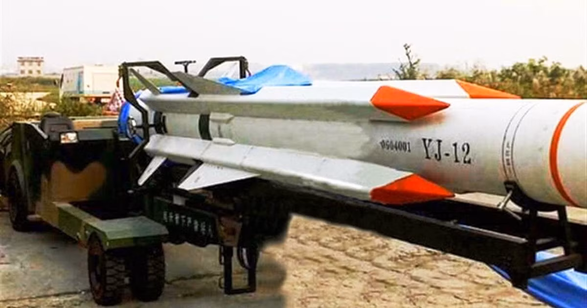 Theo một số tài liệu ít ỏi, tầm bắn của YJ-12 khoảng 400 km, tốc độ ở giai đoạn hành trình cuối (tiếp cận mục tiêu) lên tới Mach 4. Trang web chiến lược của Mỹ còn đăng tải thông tin cho biết, tốc độ bay của YJ-12 có thể vô hiệu hoá bất kỳ hệ thống đánh chặn tên lửa tầm ngắn của phương Tây.