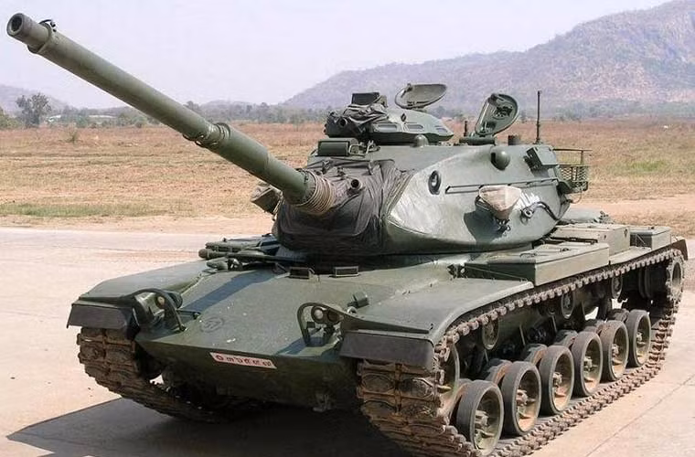 Biến thể xe tăng M60A3 mà Quân đội Thái Lan đang sử dụng được nâng cấp trên cơ sở khung gầm mẫu M60A1 nhưng hiện đại hóa hệ thống điều khiển hỏa lực với laser đo xa, máy tính đường đạn M21, cảm biến gió, kính ngắm hồng ngoại AN/VSG-2.