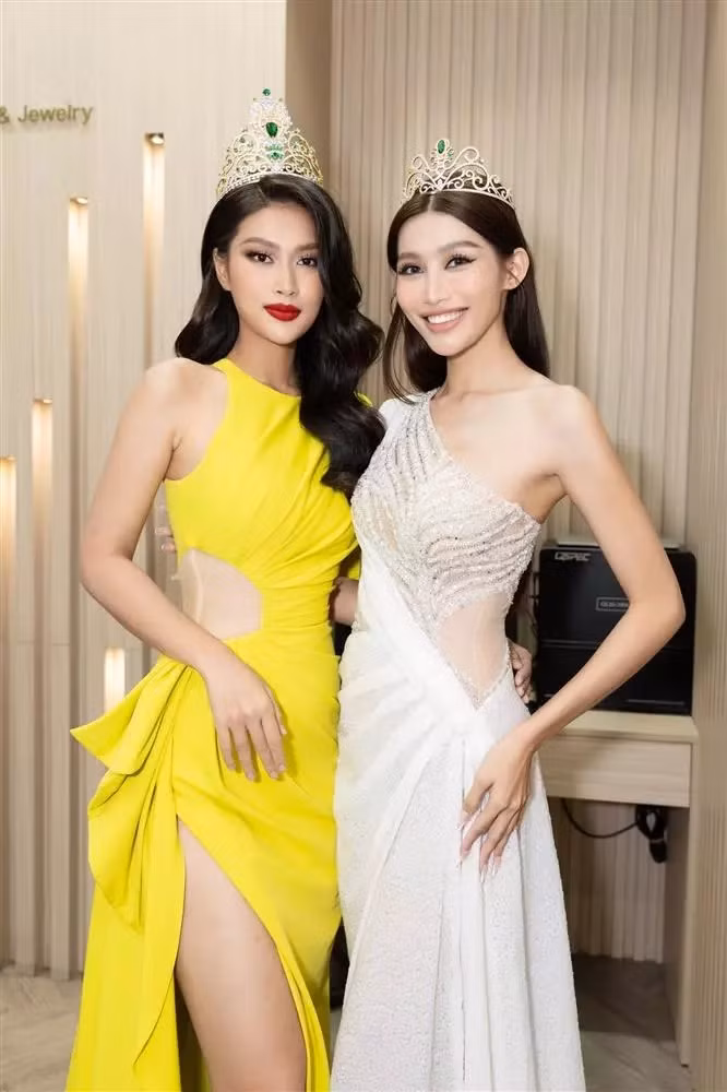 Hoa hau Thien An quen photoshop vet seo loi tham den