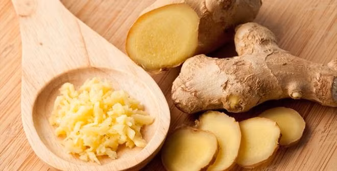 Gừng không chỉ là gia vị mà còn là một loại thuốc chữa yếu sinh lý nam hiệu quả. Từ thời xưa, gừng đã được sử dụng như một loại gia vị trong các món ăn hàng ngày cũng như một loại thuốc chữa bệnh trong đó có yếu sinh lý nam. Trong gừng chứa các hợp chất như zingiberene, shogaol, gingerol…