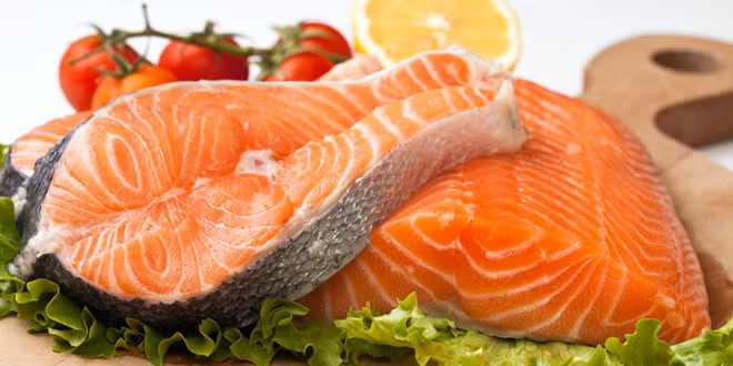 Cá hồi hoang dã: Cá hồi là nguồn cung cấp protein dồi dào, không làm tăng lượng đường huyết và làm giảm nguy cơ đau tim và đột quỵ.