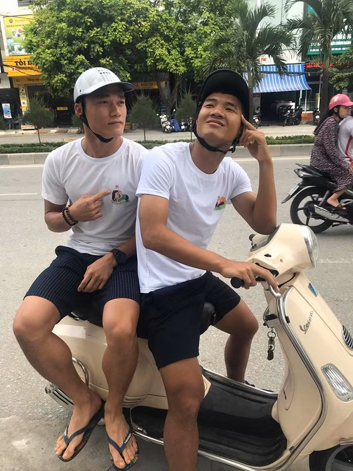 Cả hai cầu thủ không ít lần diện đồ "ton-sur-ton".