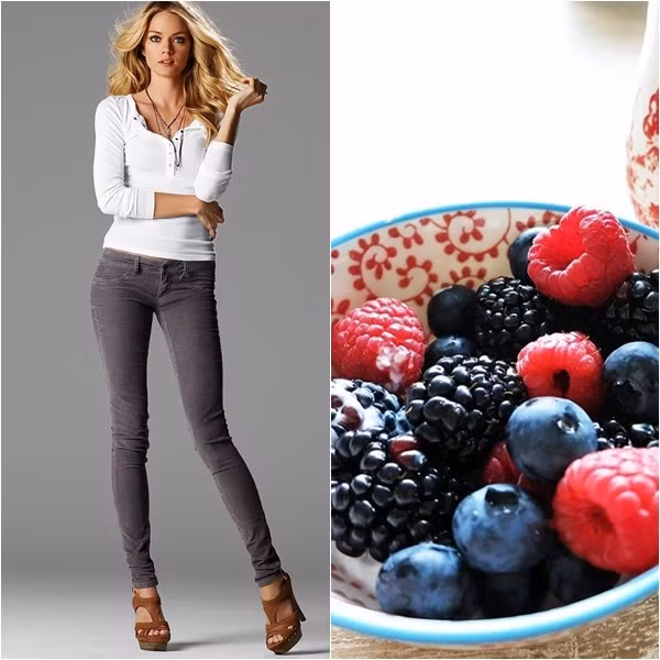 Thiên thần Victora's Secret Lindsey Ellingson thưởng thức một ly trà detox cùng với một bát sữa chua Hy Lạp ăn kèm quả mọng và mật ong cho bữa sáng.