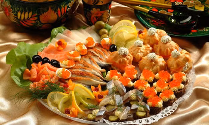 Đêm Noel ở nước Nga luôn bắt đầu bằng món khai vị Zakuski được chế từ cá.
