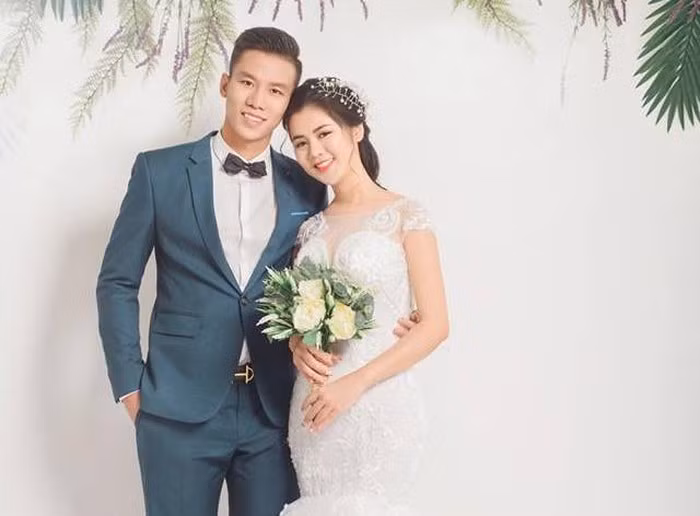 Ngoài sân cỏ, Quế Ngọc Hải có cuộc hôn nhân viên mãn bên người vợ trẻ Dương Thị Thùy Phương - hoa khôi Đại học Vinh.