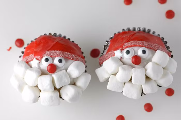 Ông già Noel trên bánh đáng yêu.