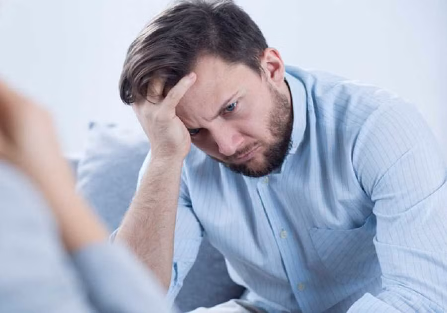 Mệt mỏi: Nam giới hay kể về tình trạng mệt mỏi và các triệu chứng thể chất của trầm cảm hơn phụ nữ.