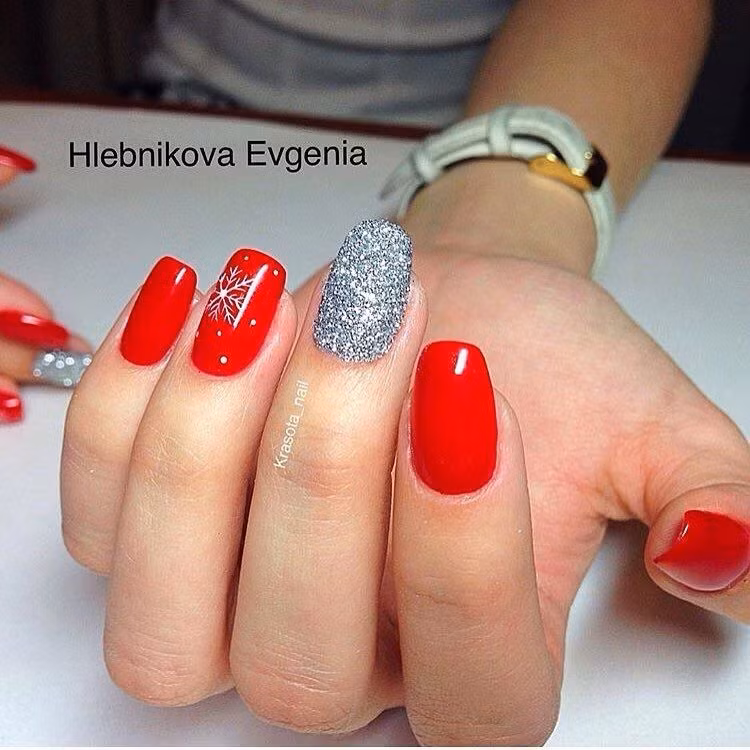 Gam đỏ tươi sẽ phù hợp với các cô nàng có làn da trắng, còn nail có đỏ sắc trầm ấm như đỏ mận, đỏ nâu... vừa sang chảnh lại tôn da sẽ là lựa chọn hoàn hảo dành cho các cô nàng có làn da ngăm. 